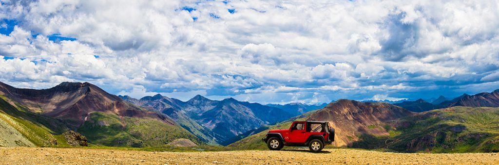  A jeep at Oh! Point on the Alpine Loop Scenic Byway in Colorado near Lake City 